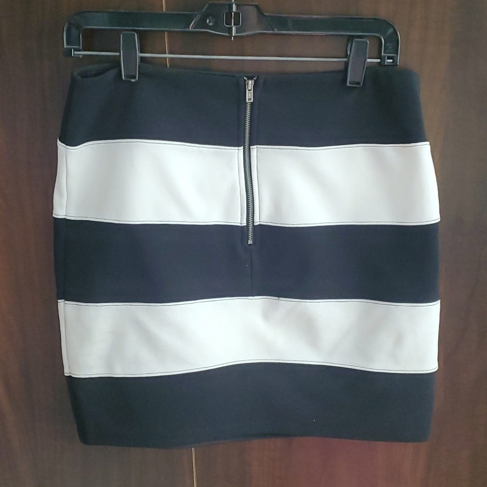 Skirt - Picture 2 of 3